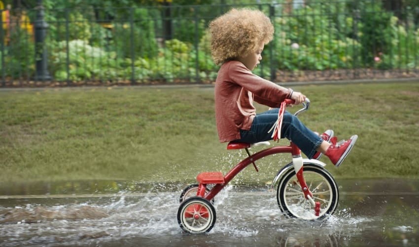 Трехколесный велосипед для ребенка 2–3 лет